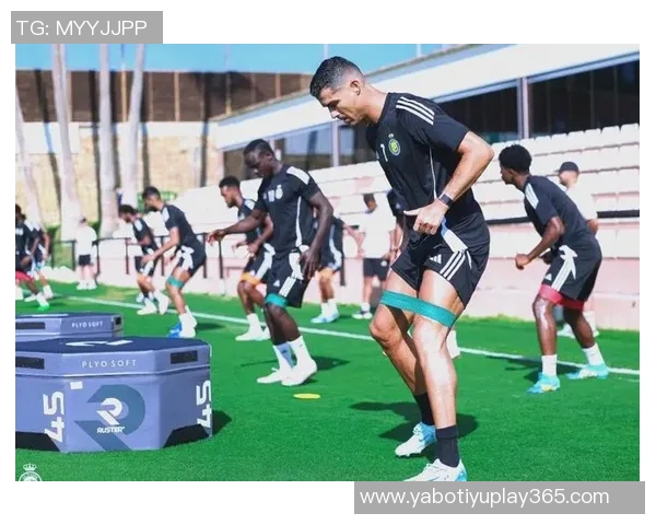 C罗回归利雅得胜利训练场备战新赛季展现斗志与激情